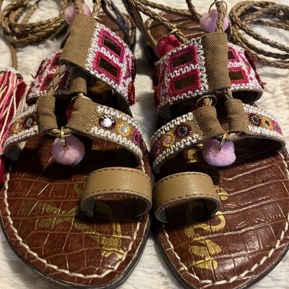 Sam Edelman Gretchen Sandals Boho Embroidery Mirrors with Poms and Tassels S 7.5 - Picture 2 of 6